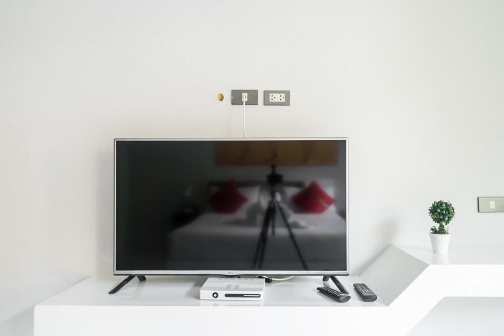 Et420 - Pool View Patong Studio With Pool and Shuttle to Beach