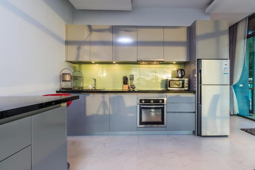 Kamala Sea View Villa With Private Pool and Rooftop Jacuzzi