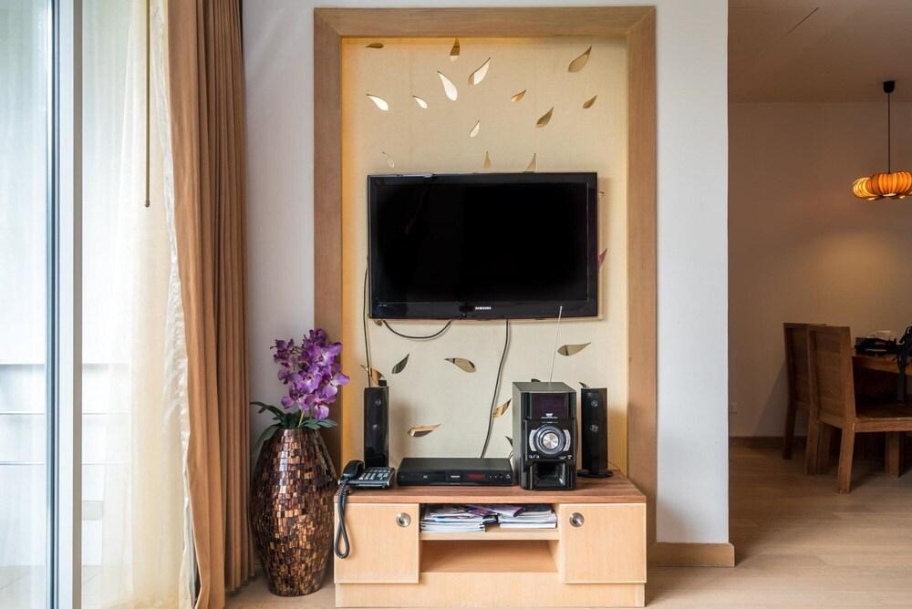 Beachfront Apartment - Walk in the Sand