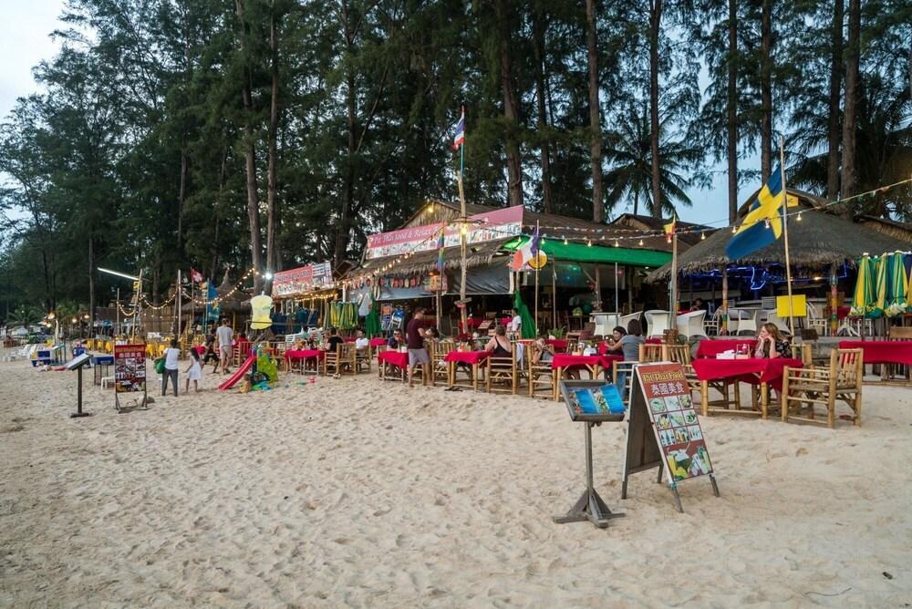 Beachfront Apartment - Walk in the Sand