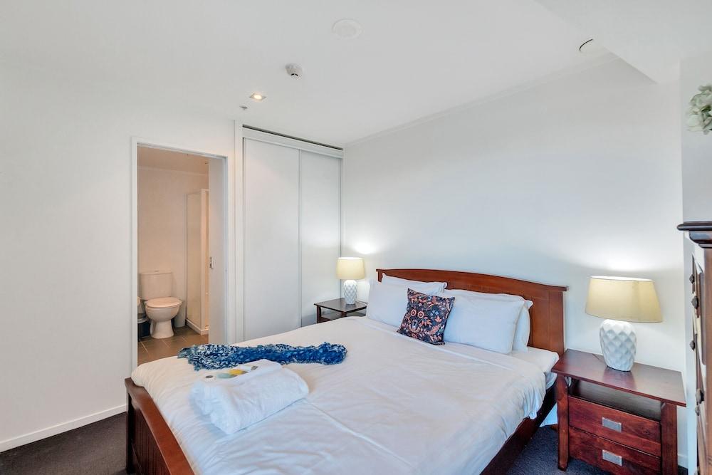 Spacious 2BR CBD Apartment Balcony