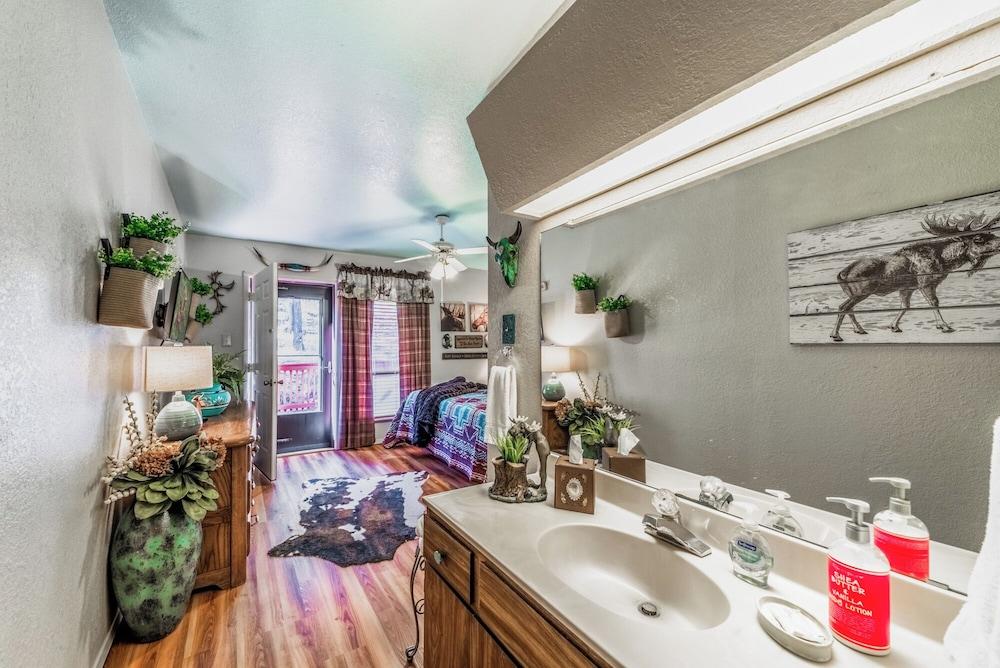 Sisters Too by Ruidoso Vacation Rentals