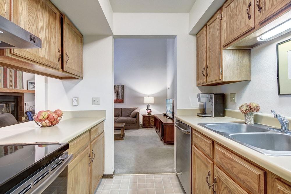 Peak One 206 2 Bedroom Condo by Redawning