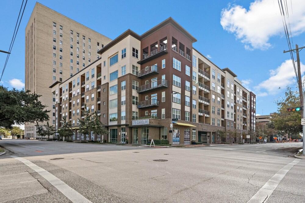 Recently Upgraded Downtown Great Amenities