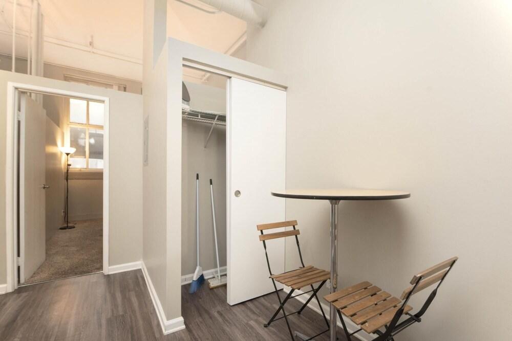 Spacious 2 BR Apt - Loft Style and Open Plan