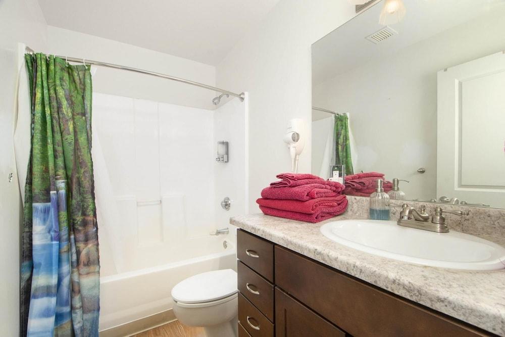 Downtown Denver 2BR Apartment Open Plan