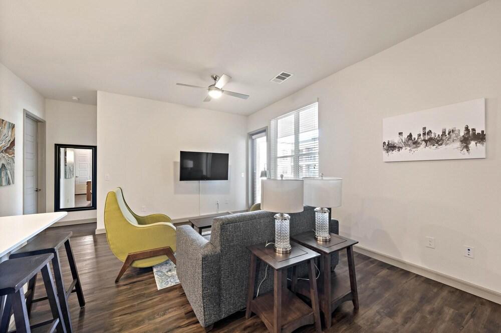 Spacious Private and Elegant Downtown Location