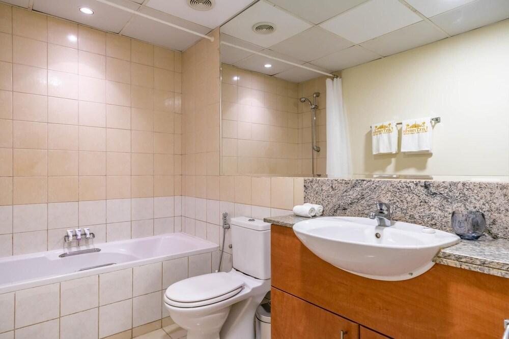 Luxe 1BD Sleeps 4 Parking Pool Gym