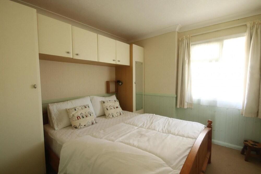 43C Medmerry Park 2 Bedroom Chalet