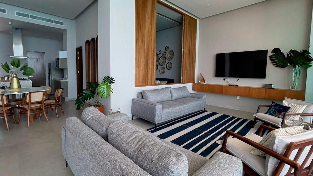 Harbor Puerto Vallarta 14003