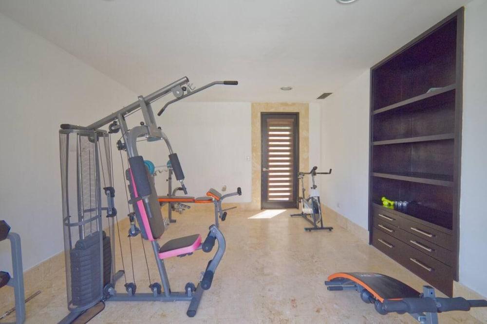 Dramatic Luxury Villa With Golf and Ocean View Walking Distance From the Beach