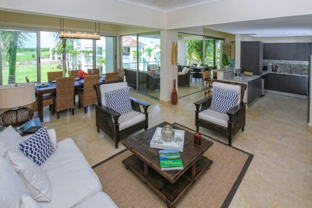 Spacious 3 BDR Fully-equipped Condo With Pool and Golf View