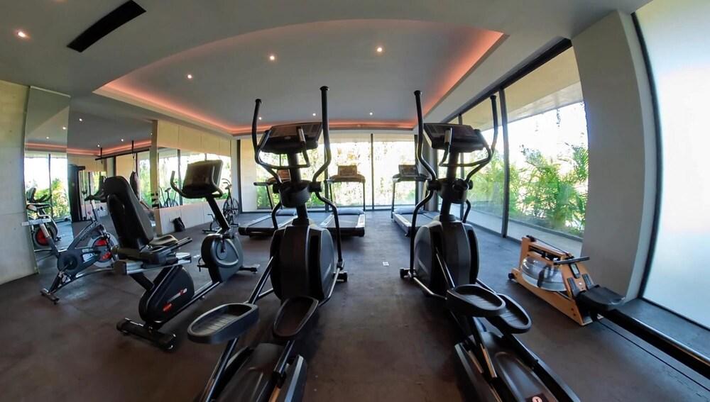 Chic Design Prime Location Large Studio With Private Garden and Shared Pool