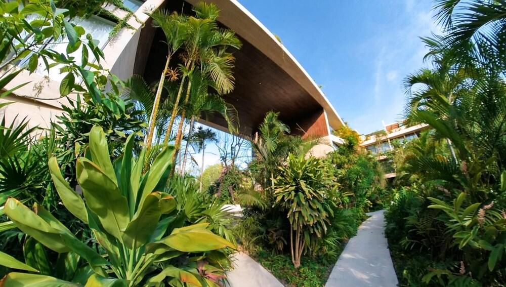 Luxurious and Modern Studio With Infinity Pool View