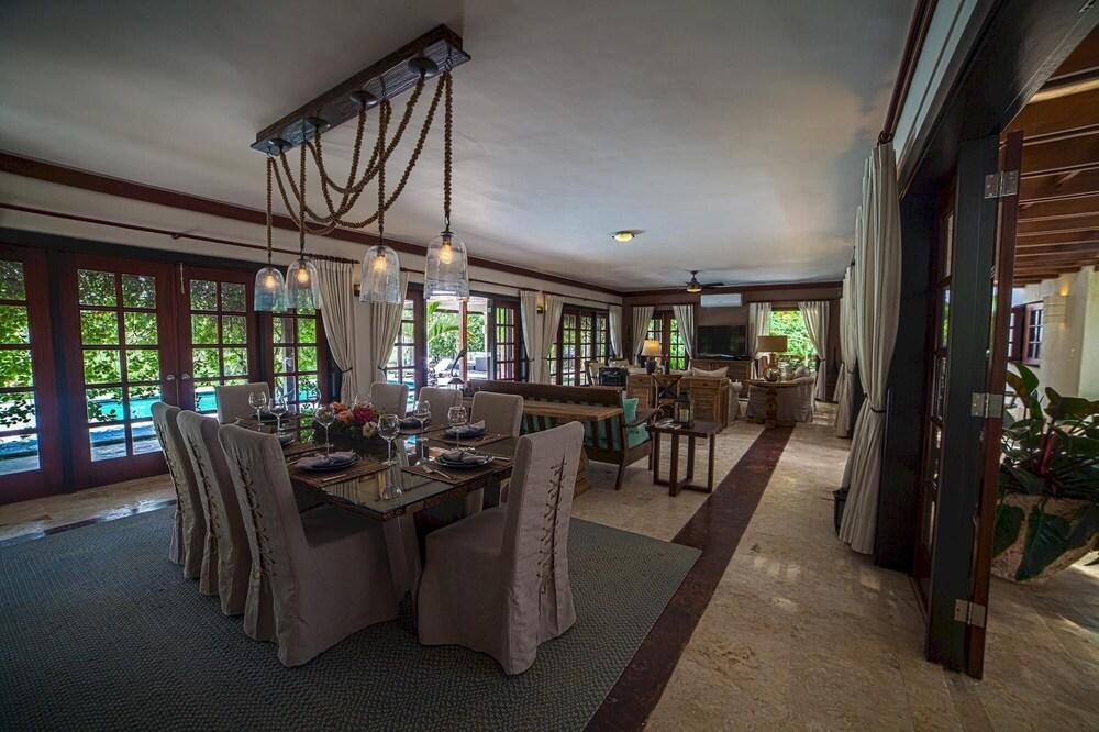 Golf and Beach Resort Villa With Beautiful Sunsets Pool Golf Cart and Service Staff