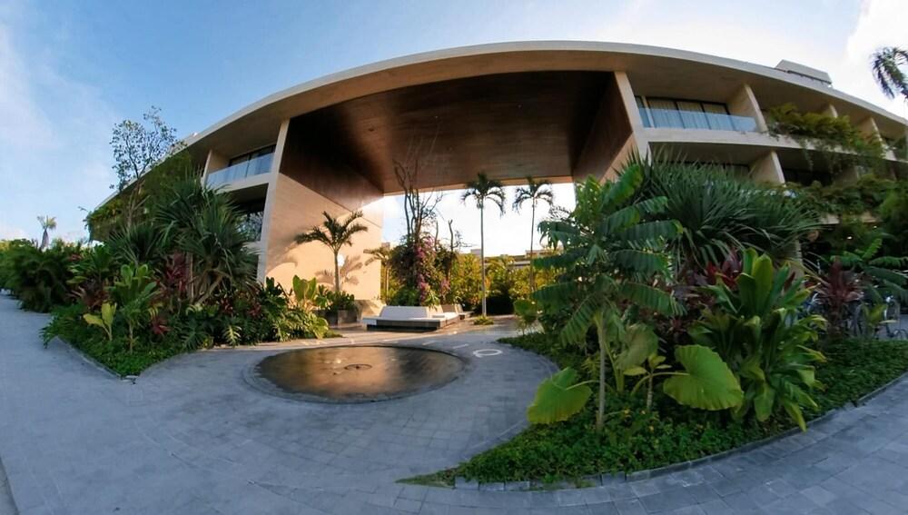 One BR Apartment With Shared Pool Jacuzzi Easy Spa Access