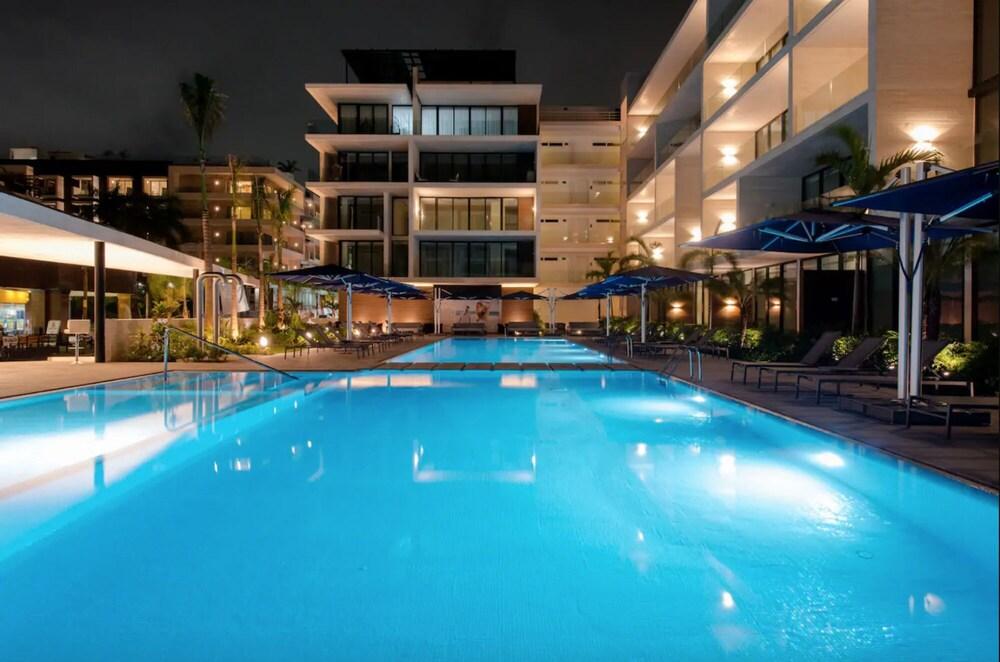 Stunning 3BR Apartment Best Location Near 5th Avenue The Beach Amazing Amenities