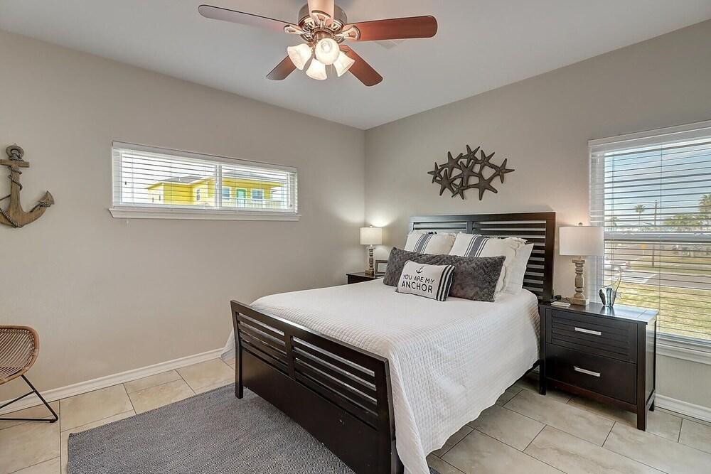 Hydrotherapy 4 Bedroom Home by Redawning