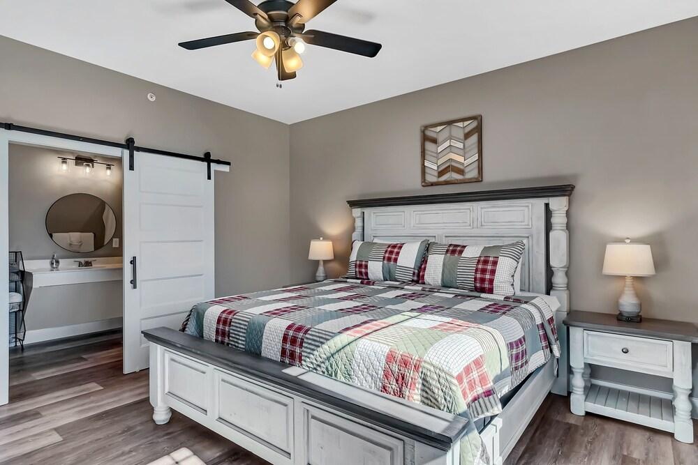 Hook Wine & Sinker 10 Bedroom Home by Redawning