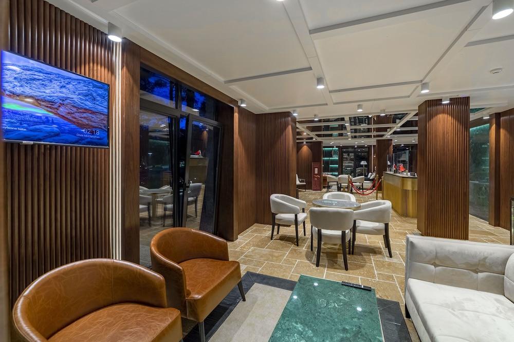 Marisstone Hotel Villa