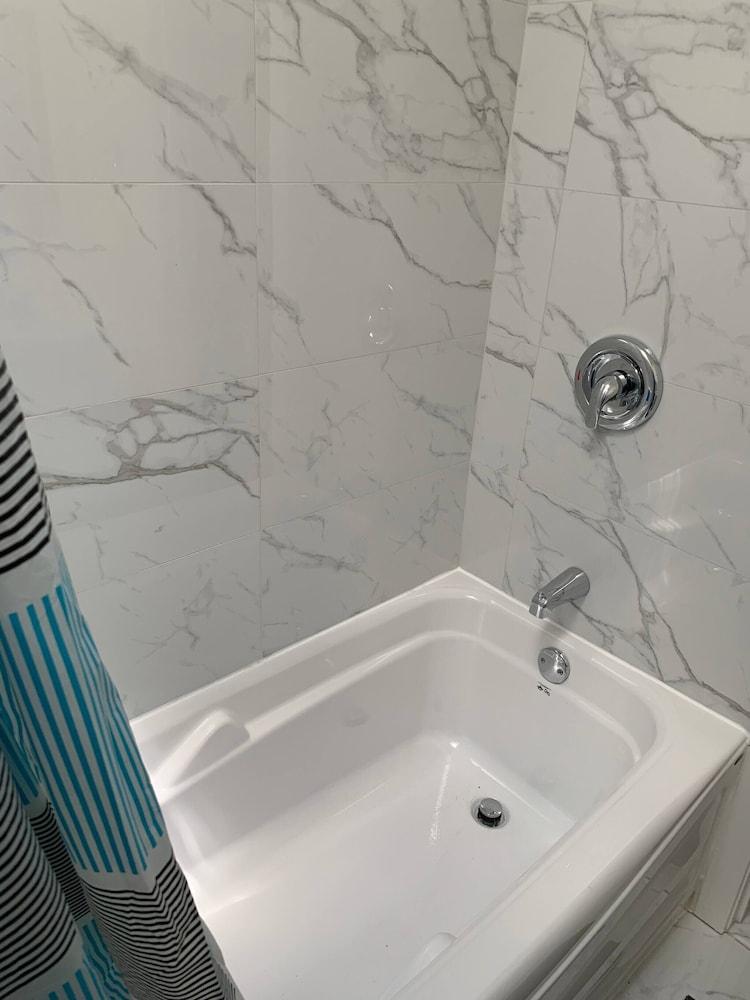 Spacious Apartment - M M C Tourista