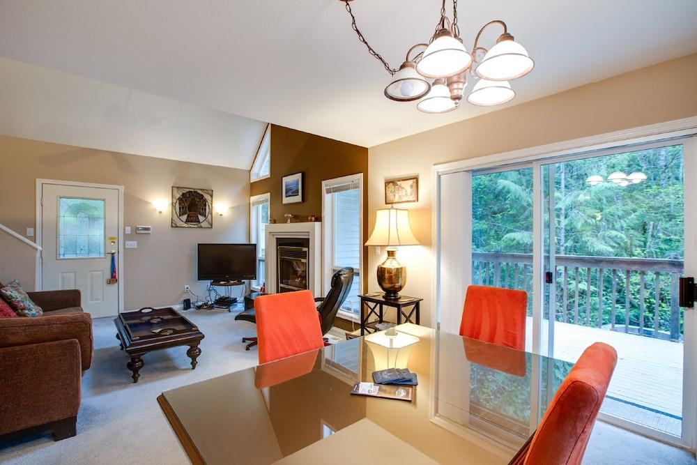 Mt Baker Lodging Cabin 58 - FRPL, DW, WIFI, SLEEPS 6! by MBL