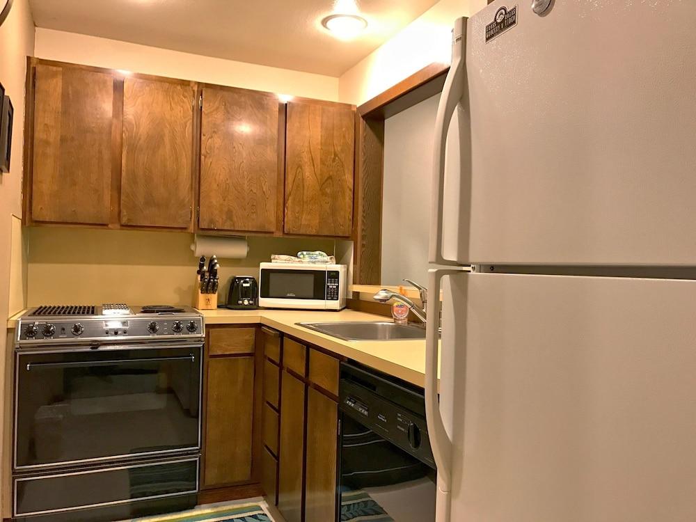 Mt Baker Lodging Condo 14 - FRPL, WIFI, SLEEPS-6! by MBL