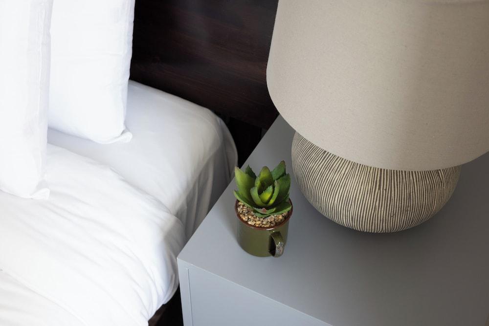 Beautiful Canal-Side Apartment in Islington