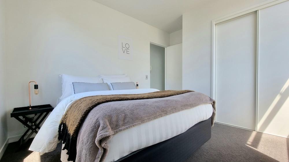 Sweet Escape by Waterfront w Carpark