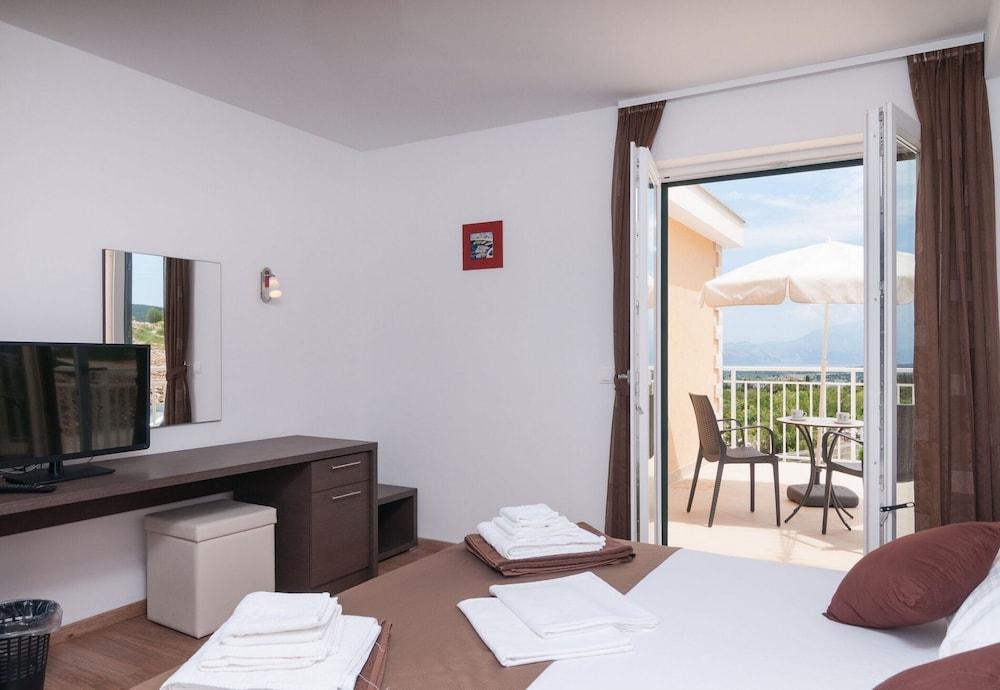 Pool Villa Tin on Island Brač