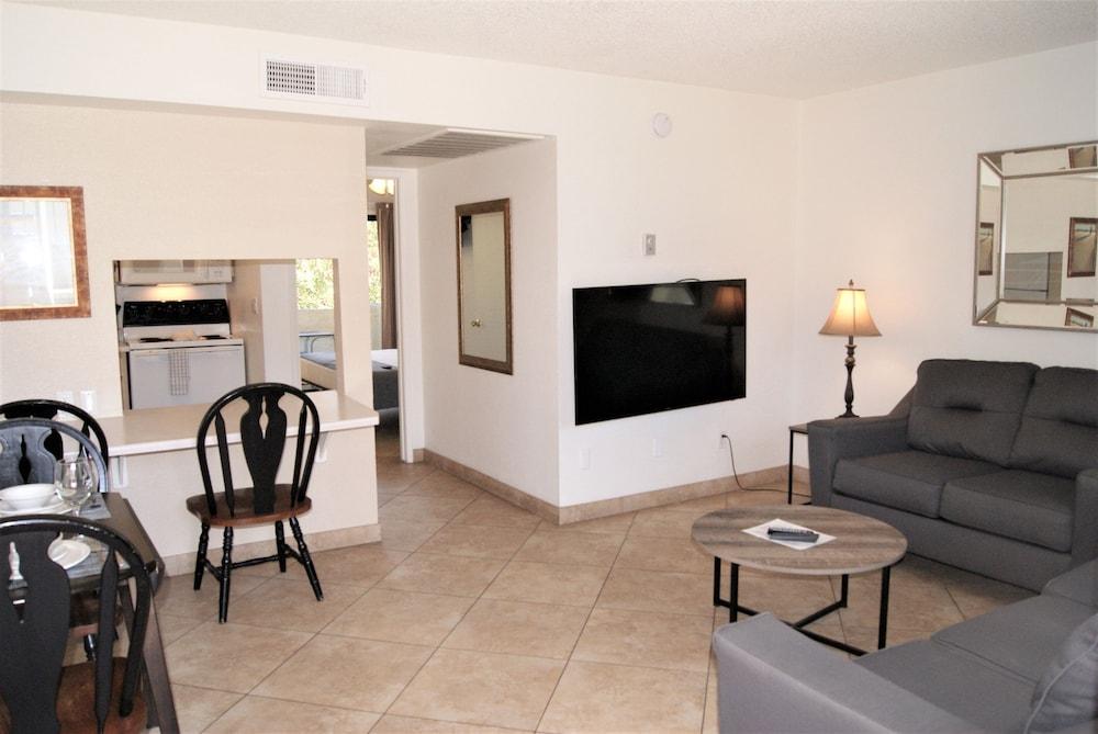 126 Fully Furnished 1BR Suite-Prime Location! by RedAwning