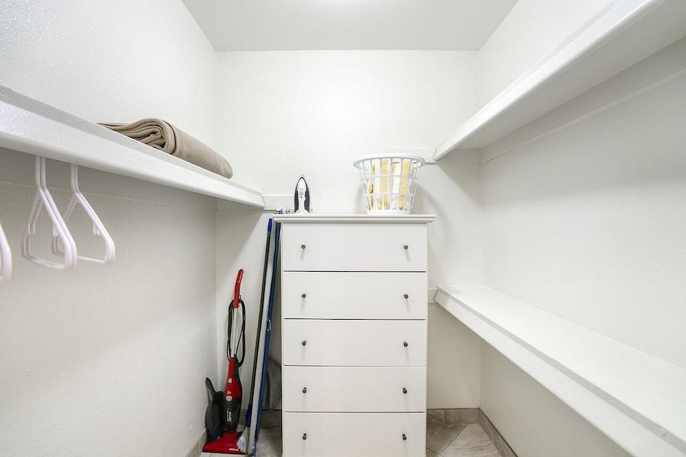 226 Fully Furnished with WiFi by RedAwning