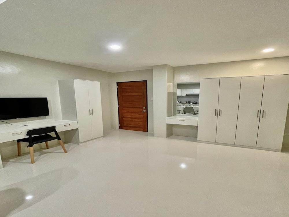 OYO 844 C Residences