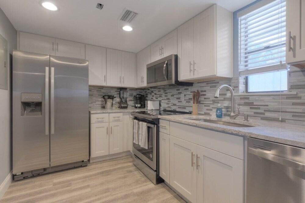 Good Times & Tan Lines Oceanview Condo Pet Friendly