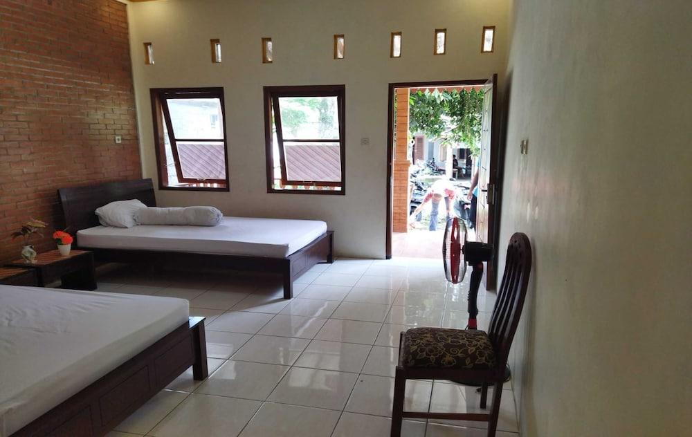 Borobudur Kampung Homestay - Suhadi