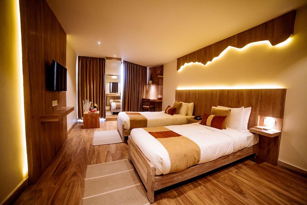 Aabas Pokhara by Barahi Hospitality