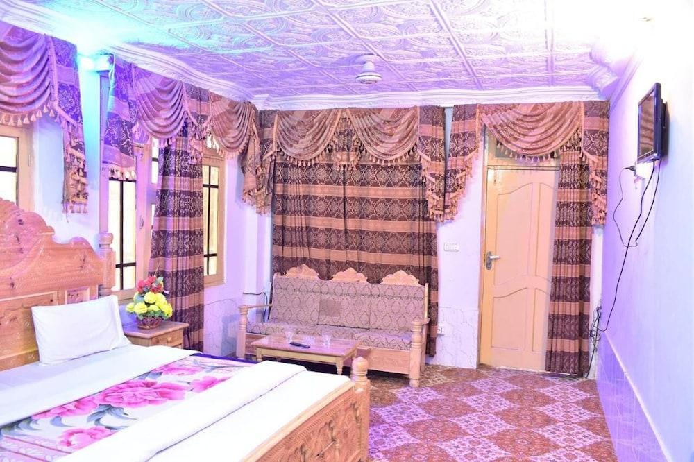 The Rose Palace Hotel & Restaurant