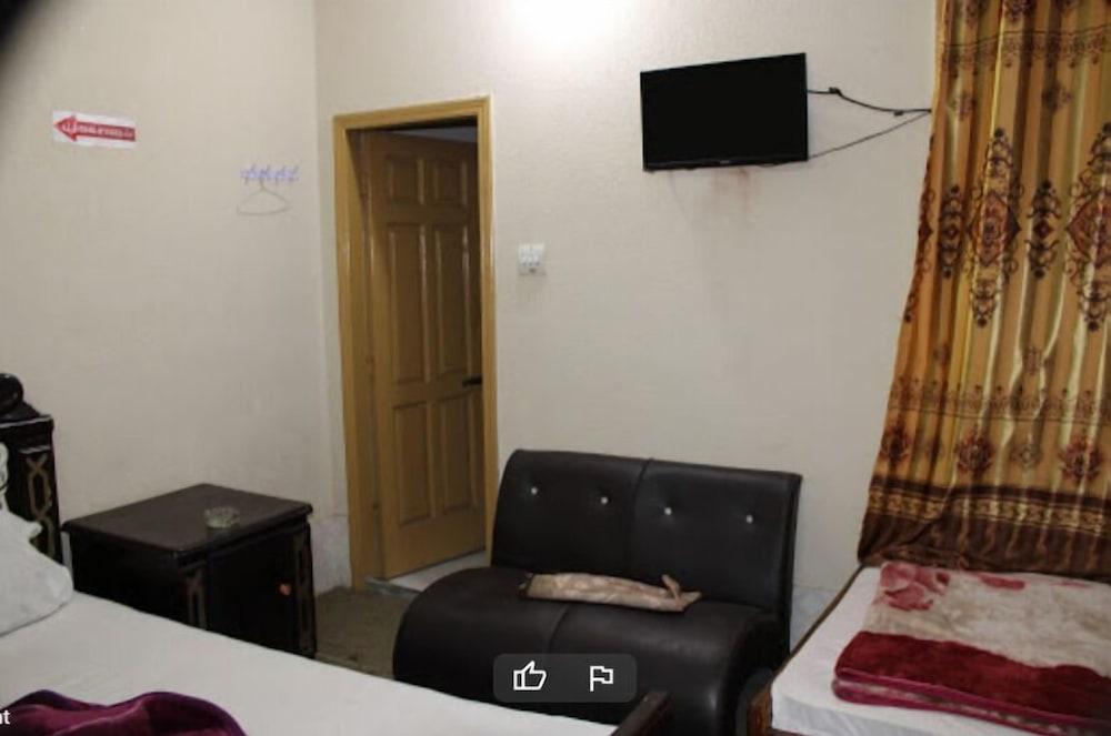 Hotel Five Star & Restaurant