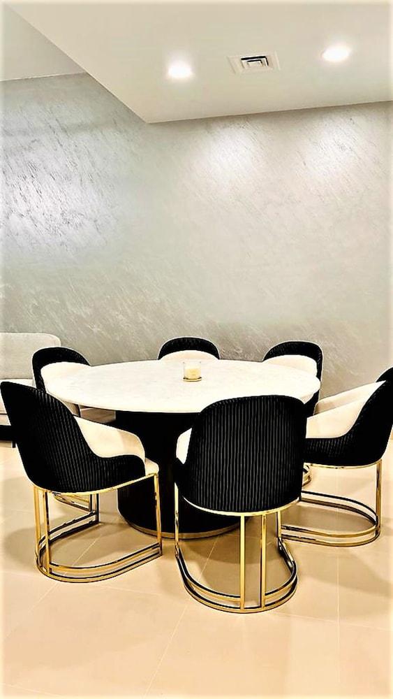 Gorgeous 2bedroom in Bellevue Downtown