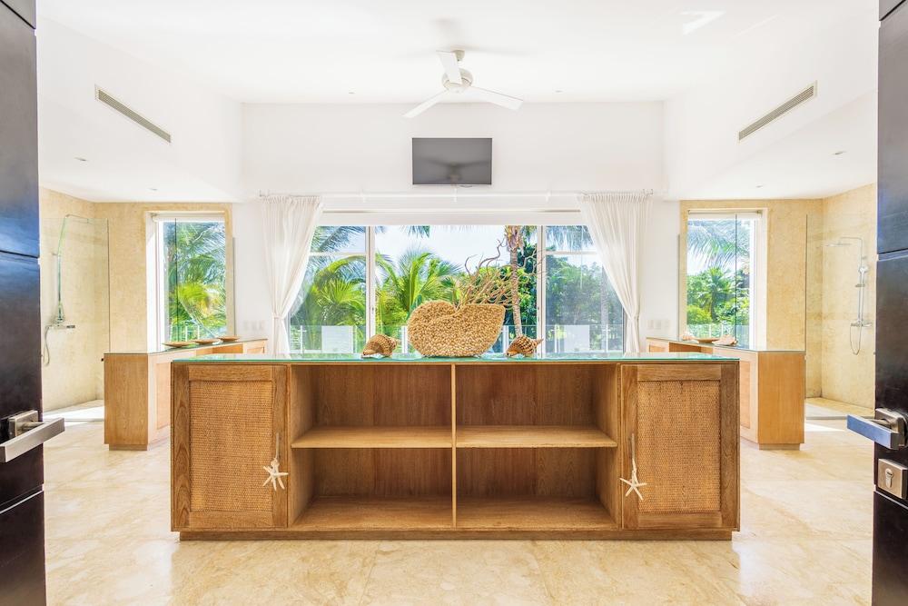 Luxury Villa Waterfall - Pool & BBQ