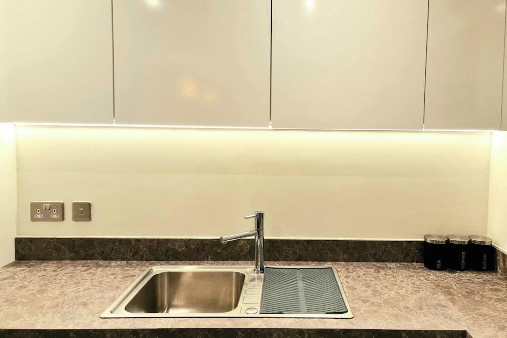 Exquisite, Cosy 2-bed Apartment in Salford