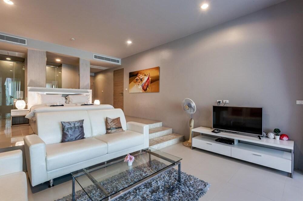 Modern Apartment With Pool Access The Ark Karon