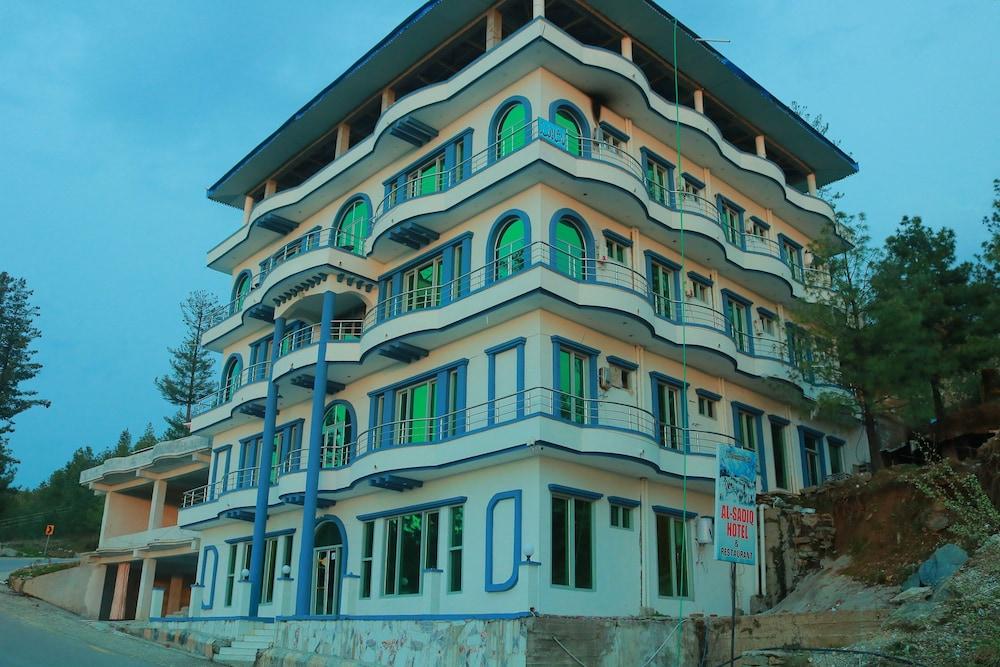 Al Sadiq Hotel & Restaurant