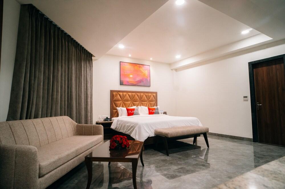 Playotel Premier Guna