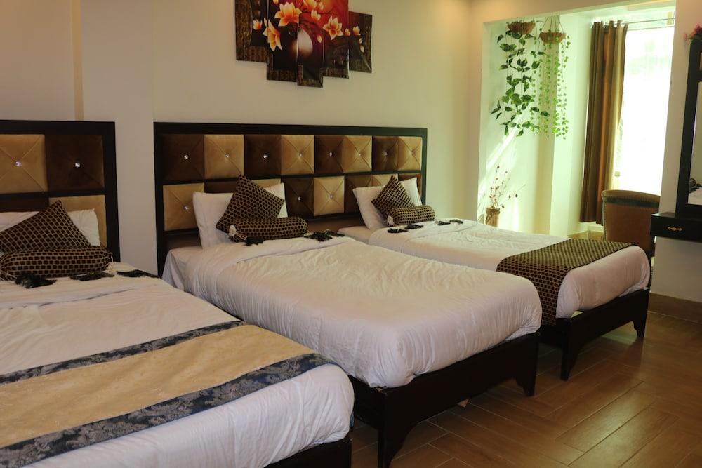 Zaryab Hotel & Restaurant