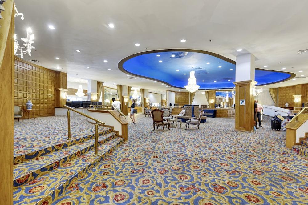 Castle Beach Apartments