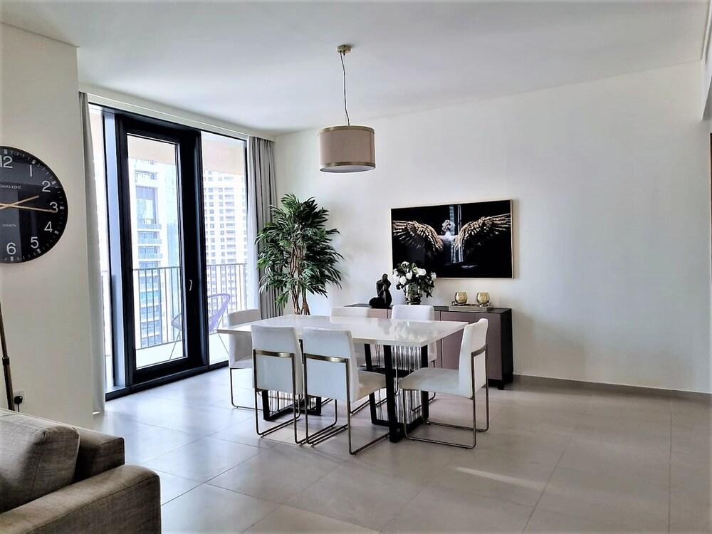 Luxurious Downtown Apt with balcony & View