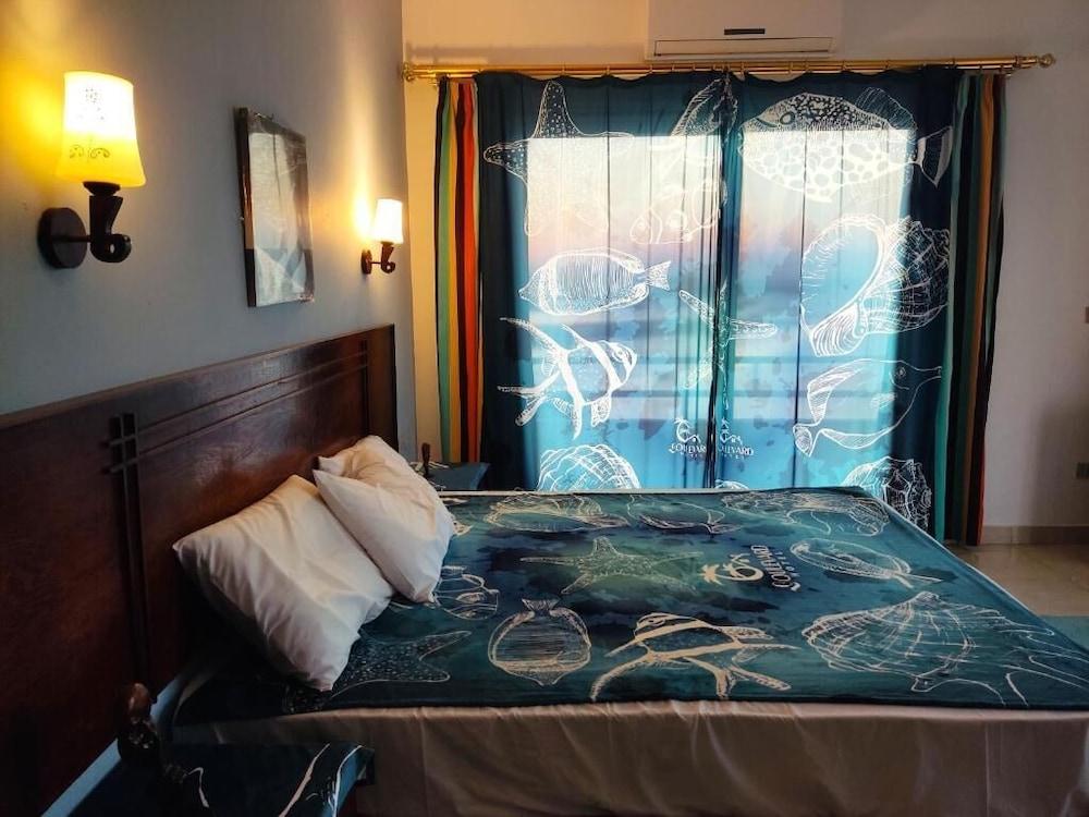 Boulevard Apartment Hotel