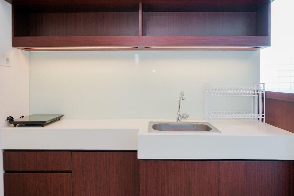 Comfy and Nice Studio at Tree Park City BSD Apartment