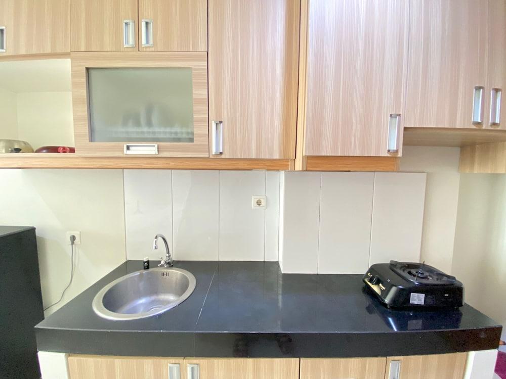 Stylish & Comfy Studio at Dago Suites Apartment